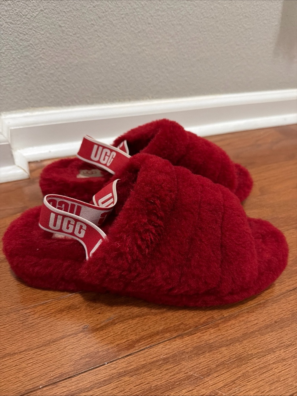 UGG Women's Fluff Yeah Slides Red  Color Sz 11 Slippers Fall